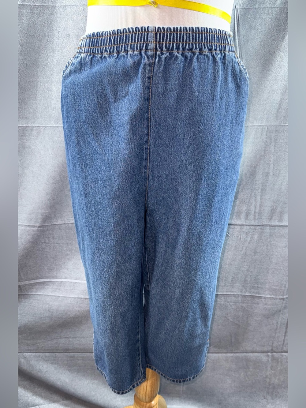 2826-Blair Women’s Blue Elastic-Waist Denim Capris